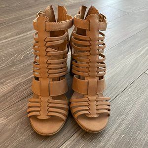 Delicious / Heart in D Gladiator Strappy Block Heel Sandals with Zipper 8.5